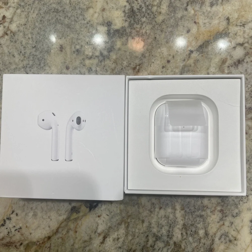 Apple White Wireless Earbuds